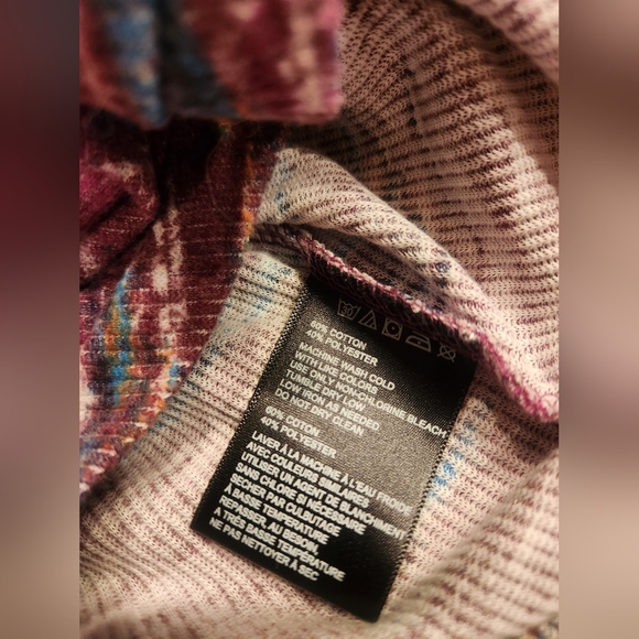 BDG Long Sleeve V Neck - Picture 3 of 4